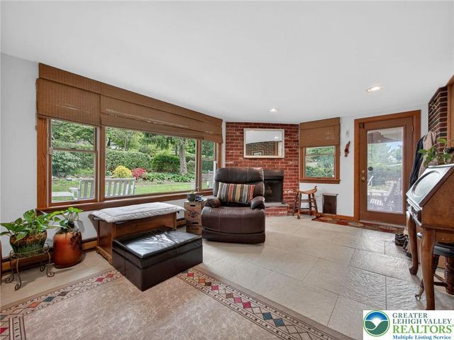 1346 East Emmaus Avenue, Salisbury Twp, PA 18103