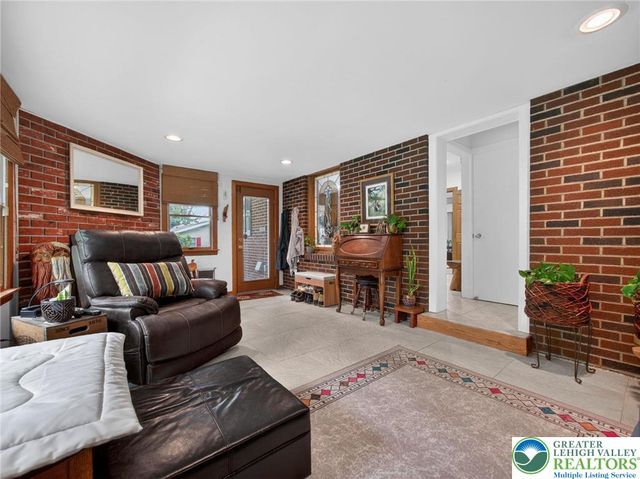 1346 East Emmaus Avenue, Salisbury Twp, PA 18103