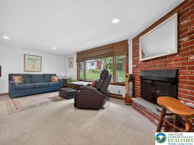 1346 East Emmaus Avenue, Salisbury Twp, PA 18103