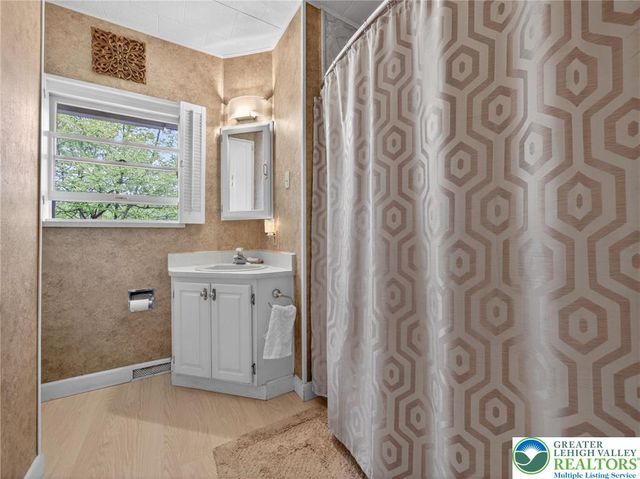 1346 East Emmaus Avenue, Salisbury Twp, PA 18103
