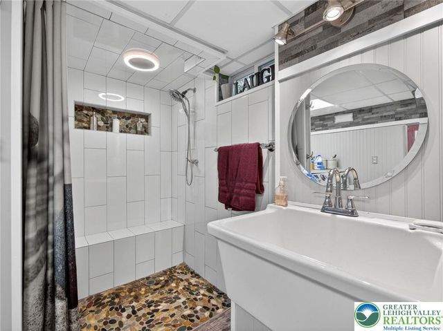 1346 East Emmaus Avenue, Salisbury Twp, PA 18103