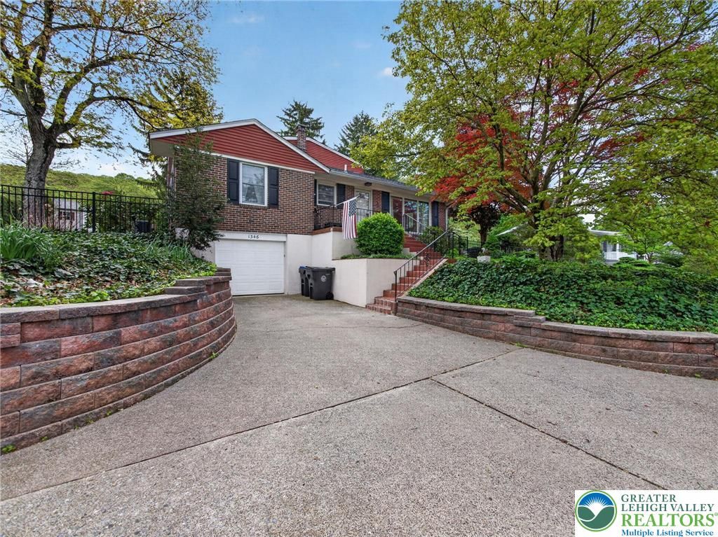 1346 East Emmaus Avenue, Salisbury Twp, PA 18103