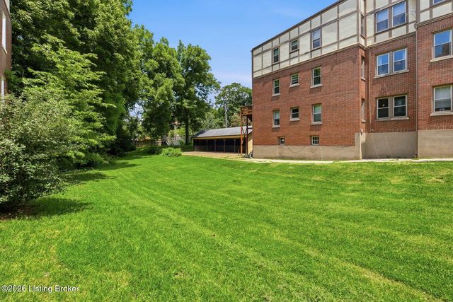2055 Douglass Blvd, Louisville, KY 40205
