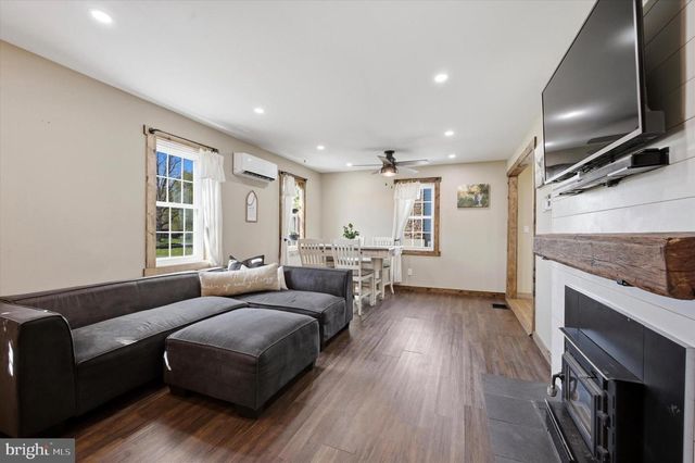 558 GILBERTSVILLE RD, Gilbertsville, PA 19525