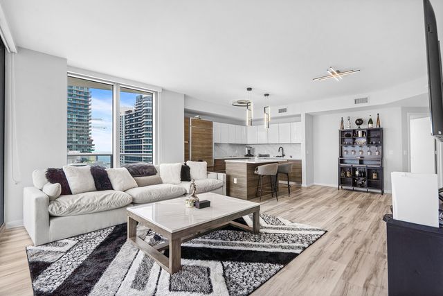 1100 S Miami Avenue 3901, Miami, FL 33130