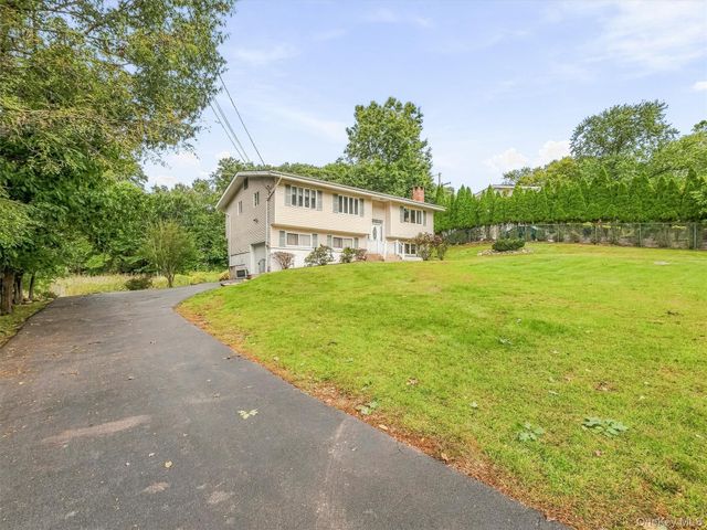 24 Dorchester Drive, Airmont, NY 10952