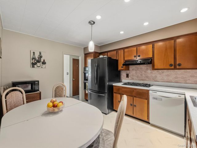 24 Dorchester Drive, Airmont, NY 10952