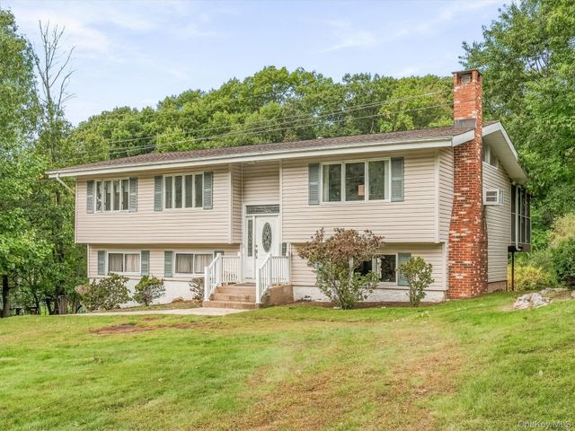 24 Dorchester Drive, Airmont, NY 10952