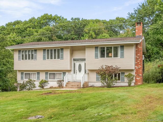 24 Dorchester Drive, Airmont, NY 10952