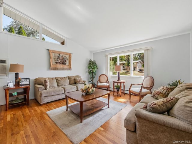 24 Dorchester Drive, Airmont, NY 10952