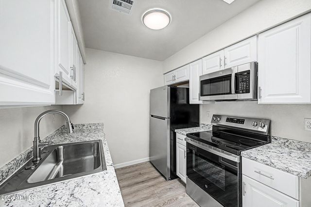317 W HONONEGH Drive 3, Phoenix, AZ 85027