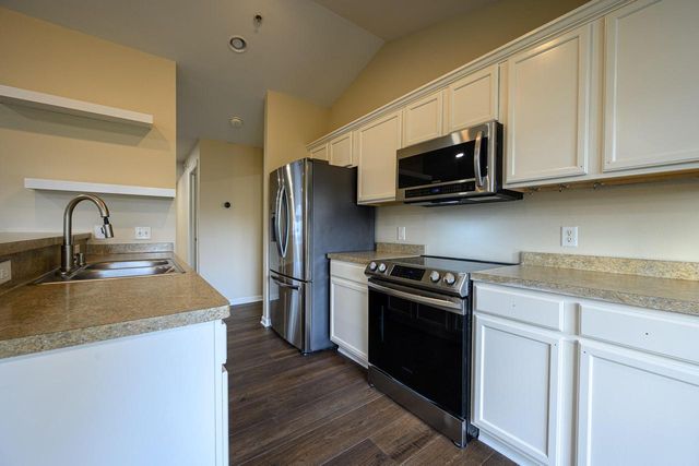 9163 W Elm COURT #C, Franklin, WI 53132