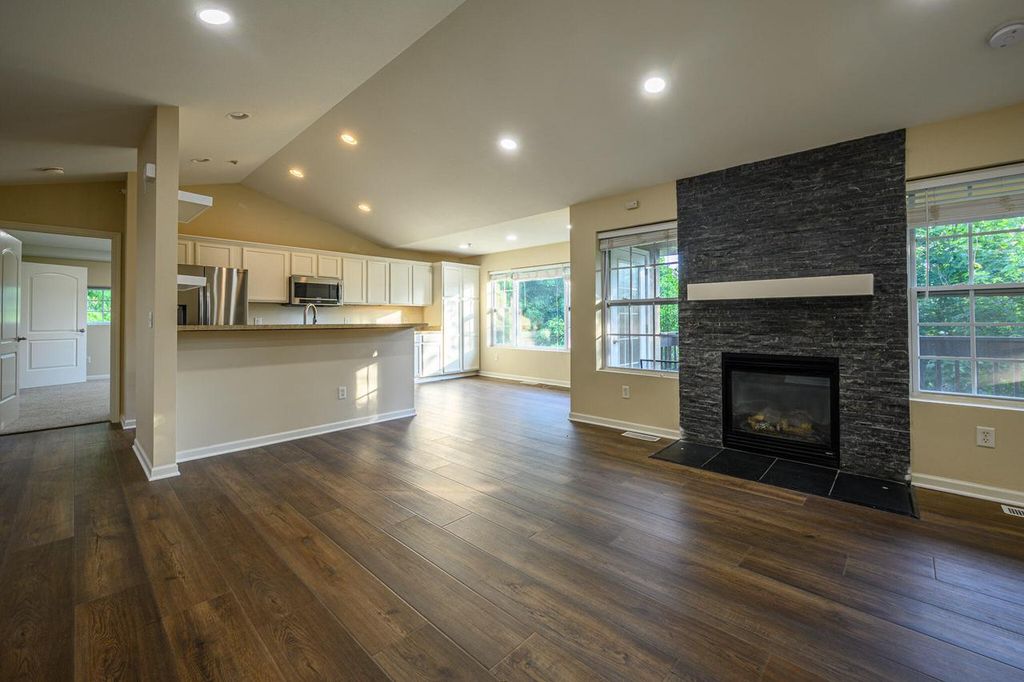 9163 W Elm COURT #C, Franklin, WI 53132