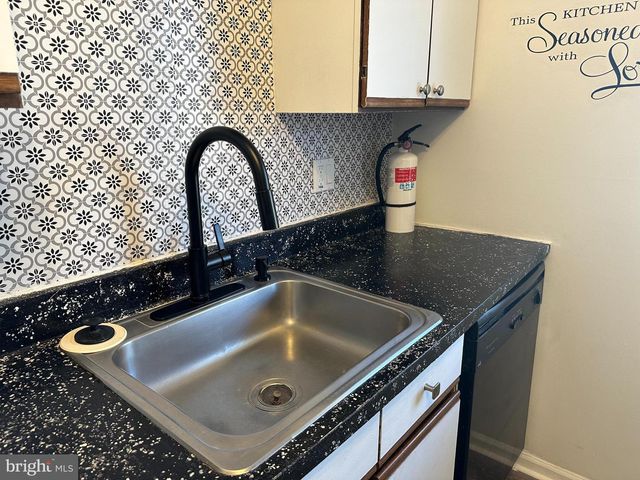 2176 HARBOUR DR, Palmyra, NJ 08065