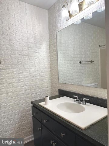 2176 HARBOUR DR, Palmyra, NJ 08065