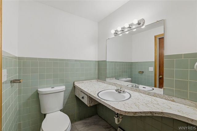 2410 Grand Avenue, Niagara Falls, NY 14301