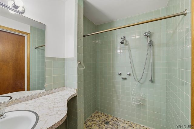 2410 Grand Avenue, Niagara Falls, NY 14301