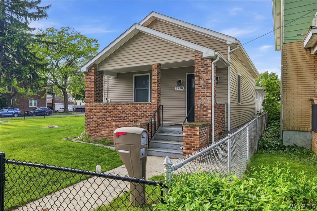 2410 Grand Avenue, Niagara Falls, NY 14301