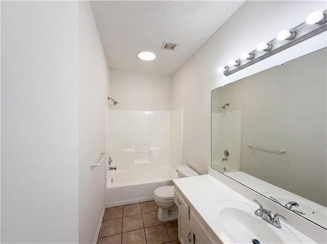 530 NW 1891st Road, Kingsville, MO 64061
