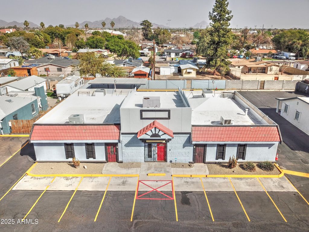 6721 N Black Cyn Highway, Phoenix, AZ 85015 — exterior