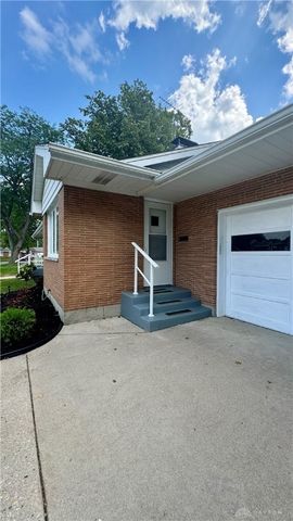 58 Dronfield Road, Troy, OH 45373