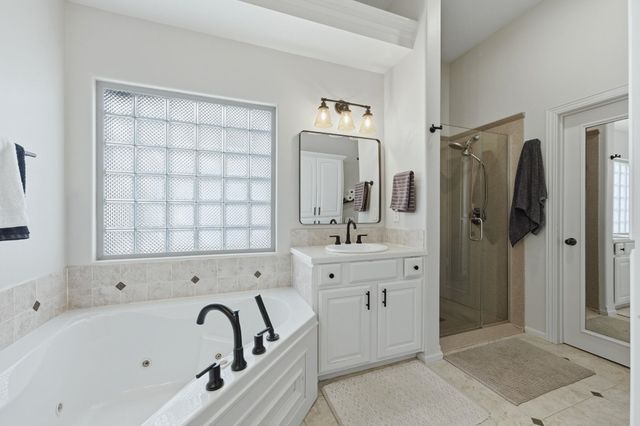 14322 W Ocala Ct, Wichita, KS 67235