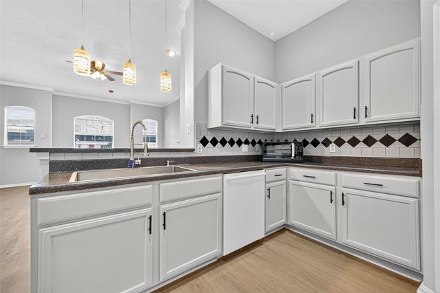 2710 Grants Lake Boulevard L8, Sugar Land, TX 77479