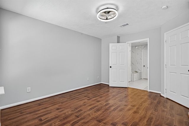 2710 Grants Lake Boulevard L8, Sugar Land, TX 77479