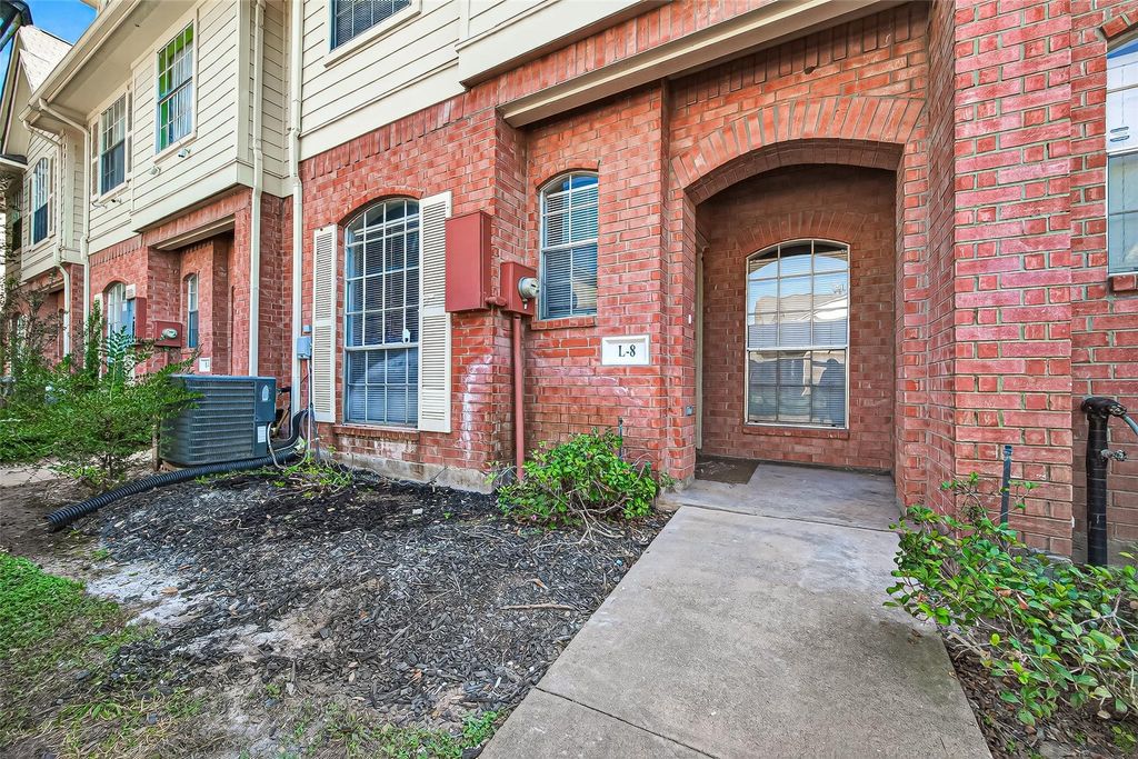 2710 Grants Lake Boulevard L8, Sugar Land, TX 77479