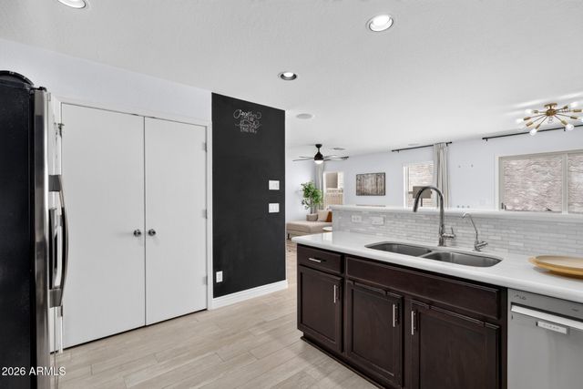 954 S DEERFIELD Lane, Gilbert, AZ 85296