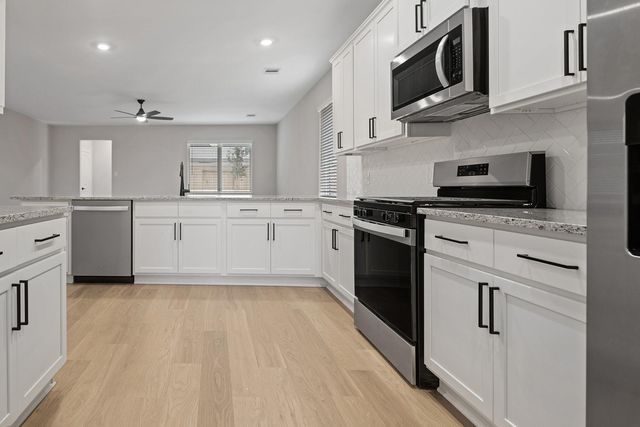 21519 Bluebonnet Bay Drive, Magnolia, TX 77354