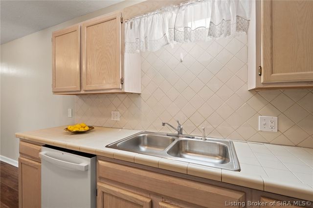 114 Colonial Drive, New Albany, IN 47150