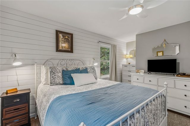641 Lands End Road, Seneca, SC 29678