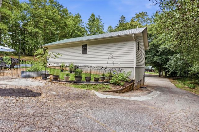 641 Lands End Road, Seneca, SC 29678