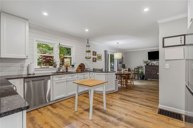 641 Lands End Road, Seneca, SC 29678