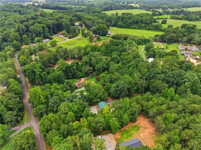 641 Lands End Road, Seneca, SC 29678