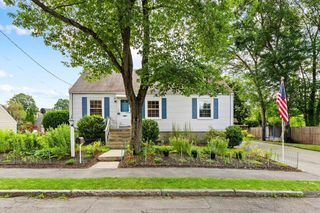 10 Wolcott St, Wakefield, MA 01880