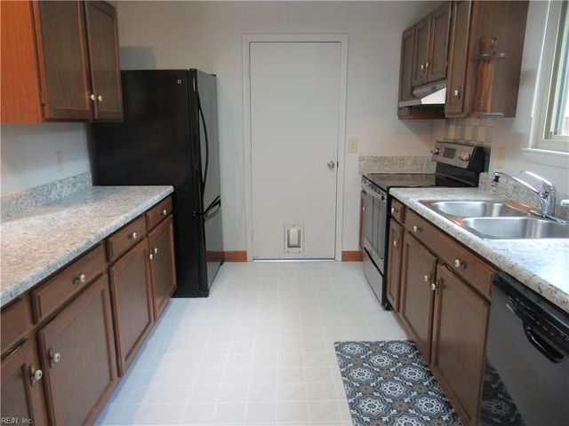 1805 Saint Regis CIR, Virginia Beach, VA 23453