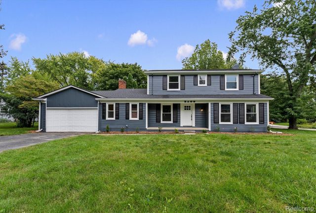 2185 Brenthaven Drive, Bloomfield Charter Township, MI 48304