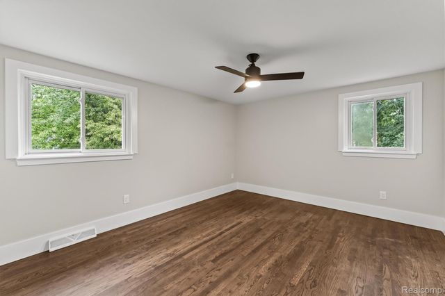 2185 Brenthaven Drive, Bloomfield Charter Township, MI 48304