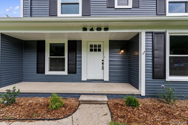 2185 Brenthaven Drive, Bloomfield Charter Township, MI 48304