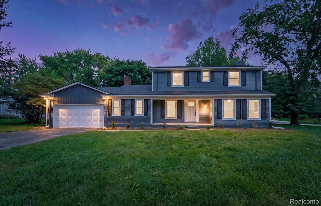 2185 Brenthaven Drive, Bloomfield Charter Township, MI 48304
