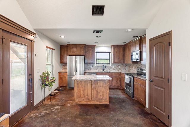 2404 Fox Court, Granbury, TX 76048