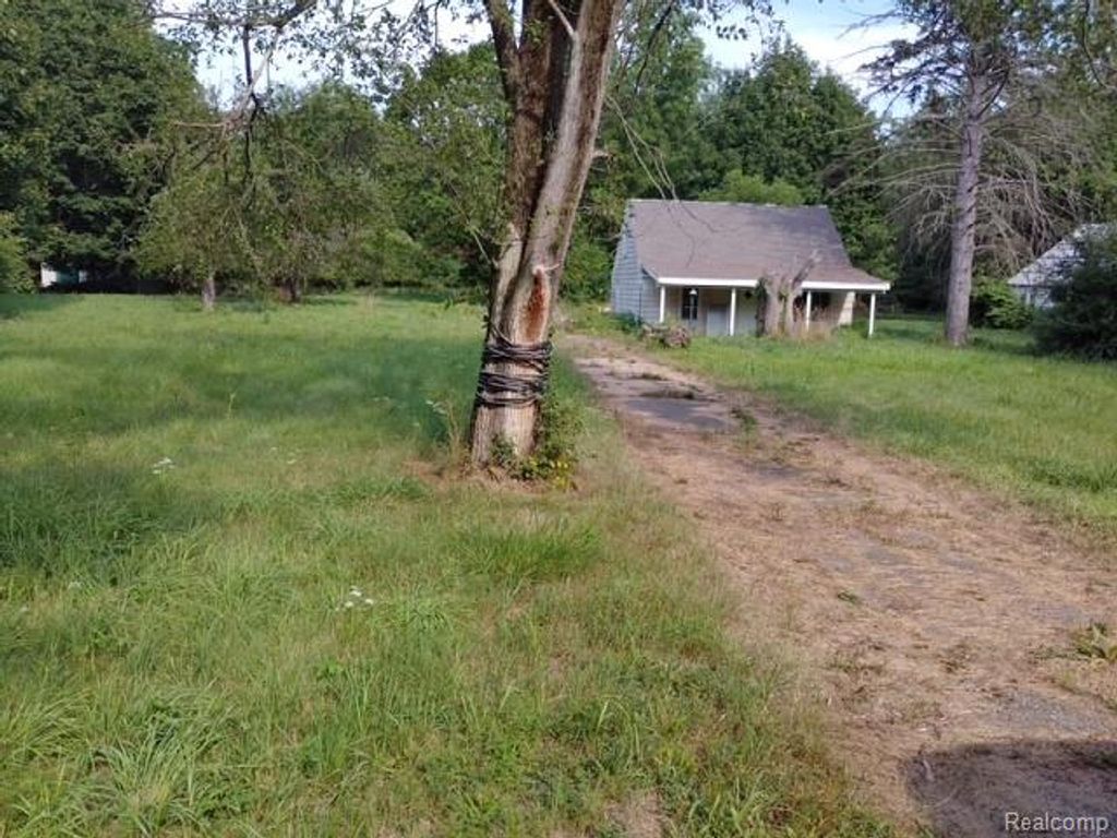 5090 Jackson Road, Flint, MI 48506
