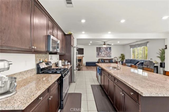 15466 Red Pepper, Fontana, CA 92336