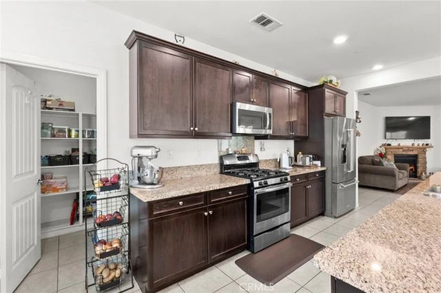 15466 Red Pepper, Fontana, CA 92336
