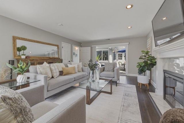 1142 Virginia Avenue, Redwood City, CA 94061