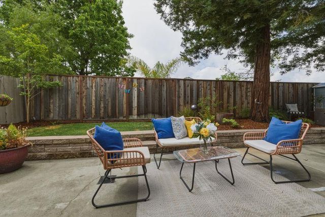 1142 Virginia Avenue, Redwood City, CA 94061