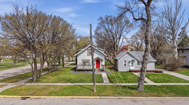 1002 4th Avenue S, Moorhead, MN 56560