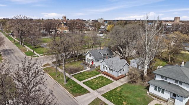 1002 4th Avenue S, Moorhead, MN 56560